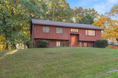 12 Braewood Dr 1