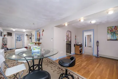 58 Lake St