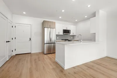40 Centre St #302 1