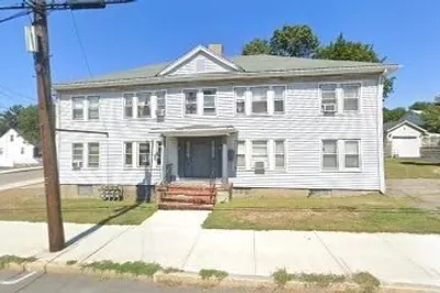 284 Quincy Ave 1