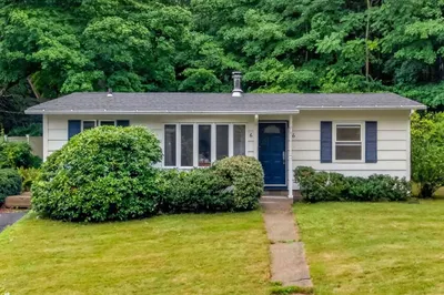6 Fernbrook Rd 1