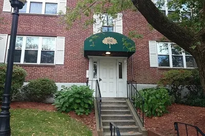 152 Newton St #4 1