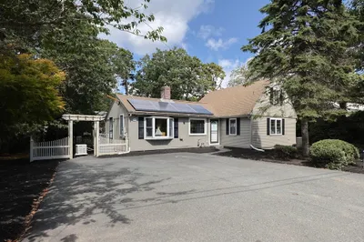 850 Queen Anne Rd 1