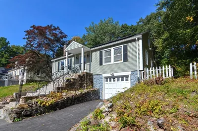 11 Sweetbriar Ln