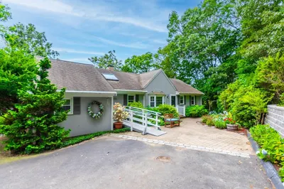 19 Lakewood Dr 1