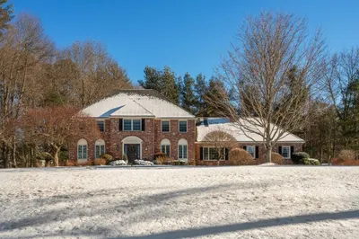 23 Algonquin Road 1