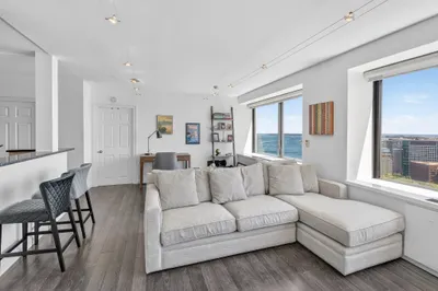 85 East India Row #33E 1