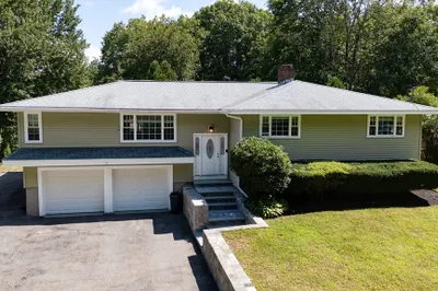 31 Lakeshore Dr 1