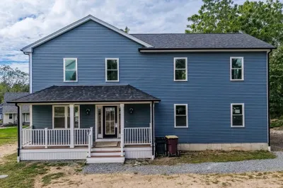 661 Main St 1