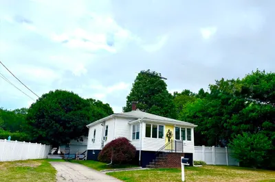 24 County St