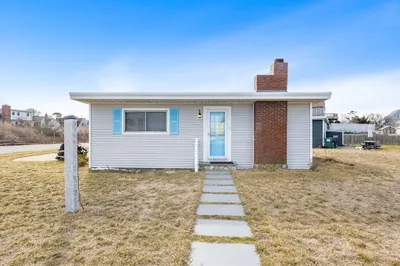 4 Freeman Avenue 1