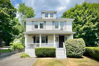 16 Davis St 1