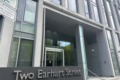 2 Earhart St #423