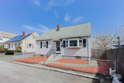 18 Hartshorn Ave
