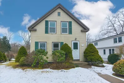 51 Pleasant St 1