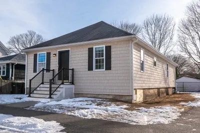 44 Holmes Rd