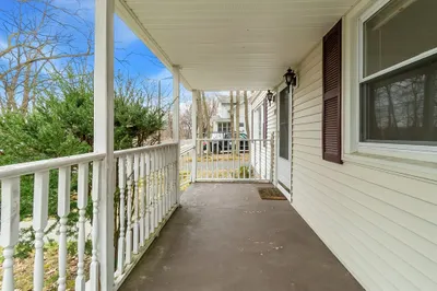 90 Worthy Ave