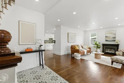 9 Robbins St 1