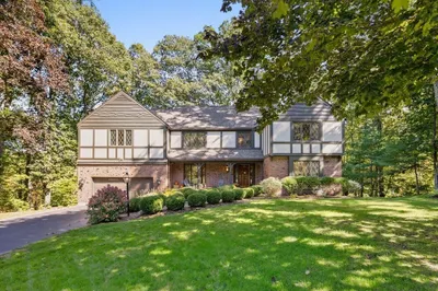 96 Bridle Path 1