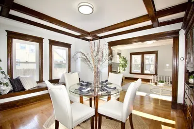 25 Manitoba St 1