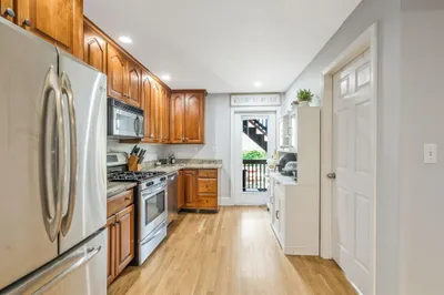 129 M St #1 1