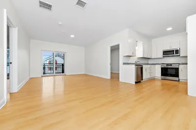 10 Franklin Ave #300