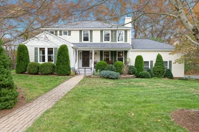 6 Rainbow Dr