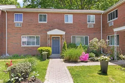 195 Bishop Dr #195 1