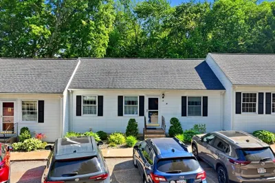 33 Rosewood Ln #33 1
