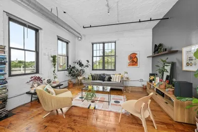 10 Williams St #44 1