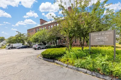 250 Whitwell St #8 1