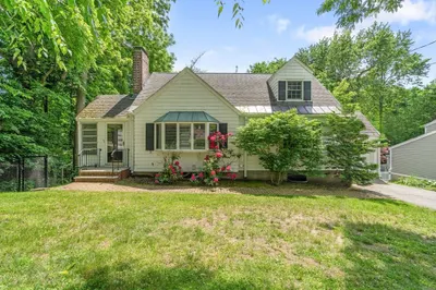 102 Cabot St 1