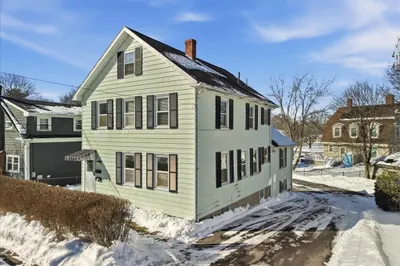 303 Cohannet St 1