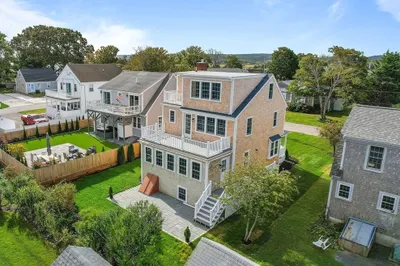 61 Tupper Ave