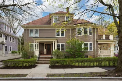 62 Russell St #2