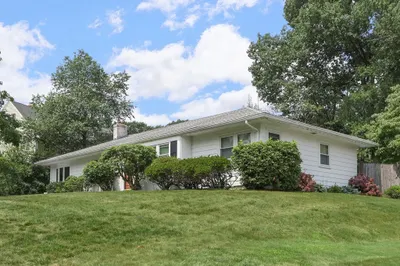 8 Appleton Rd
