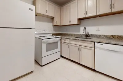 9 Weld St #28 1