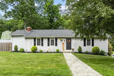40 Crest Rd