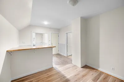 285 W Elm St #7
