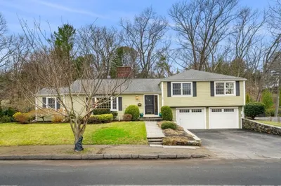 16 Shorewood Rd 1