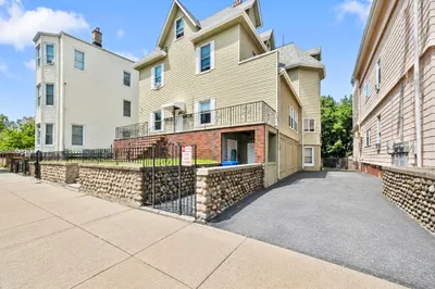 254-256 E Eagle St 1