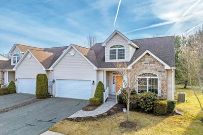 21 Green Briar Dr #21