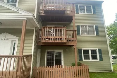 371 Aiken Ave #8