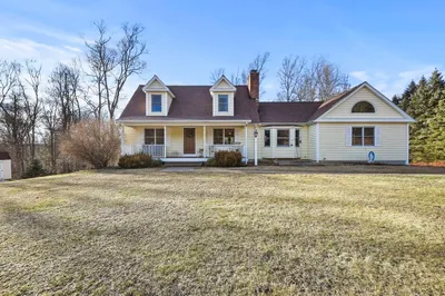 4 Bradish Farm Road 1