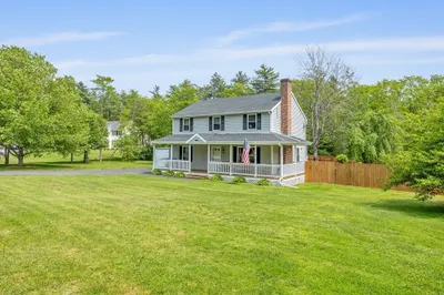 90 Lakeshore Dr 1
