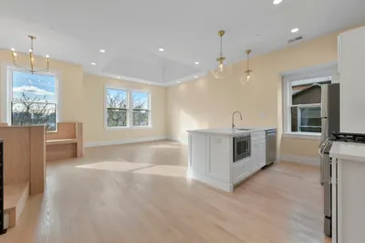 160 Webster St #3
