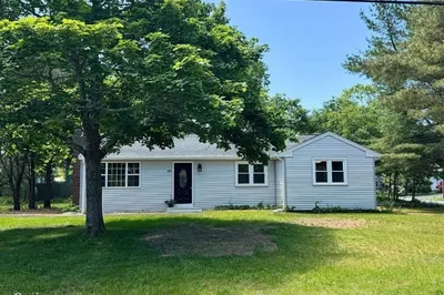 49 Hazelmoor Rd