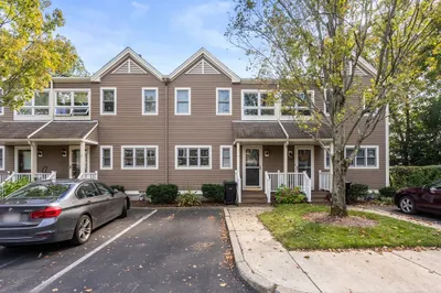 4 Angela Ln #4 1