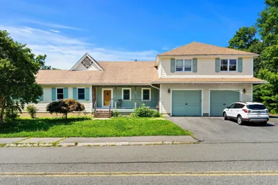 55 Crescent St 1