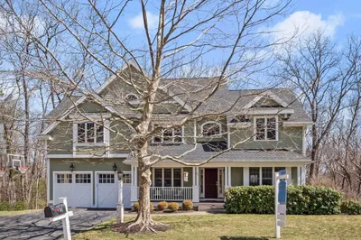 81 Peach Tree Lane 1